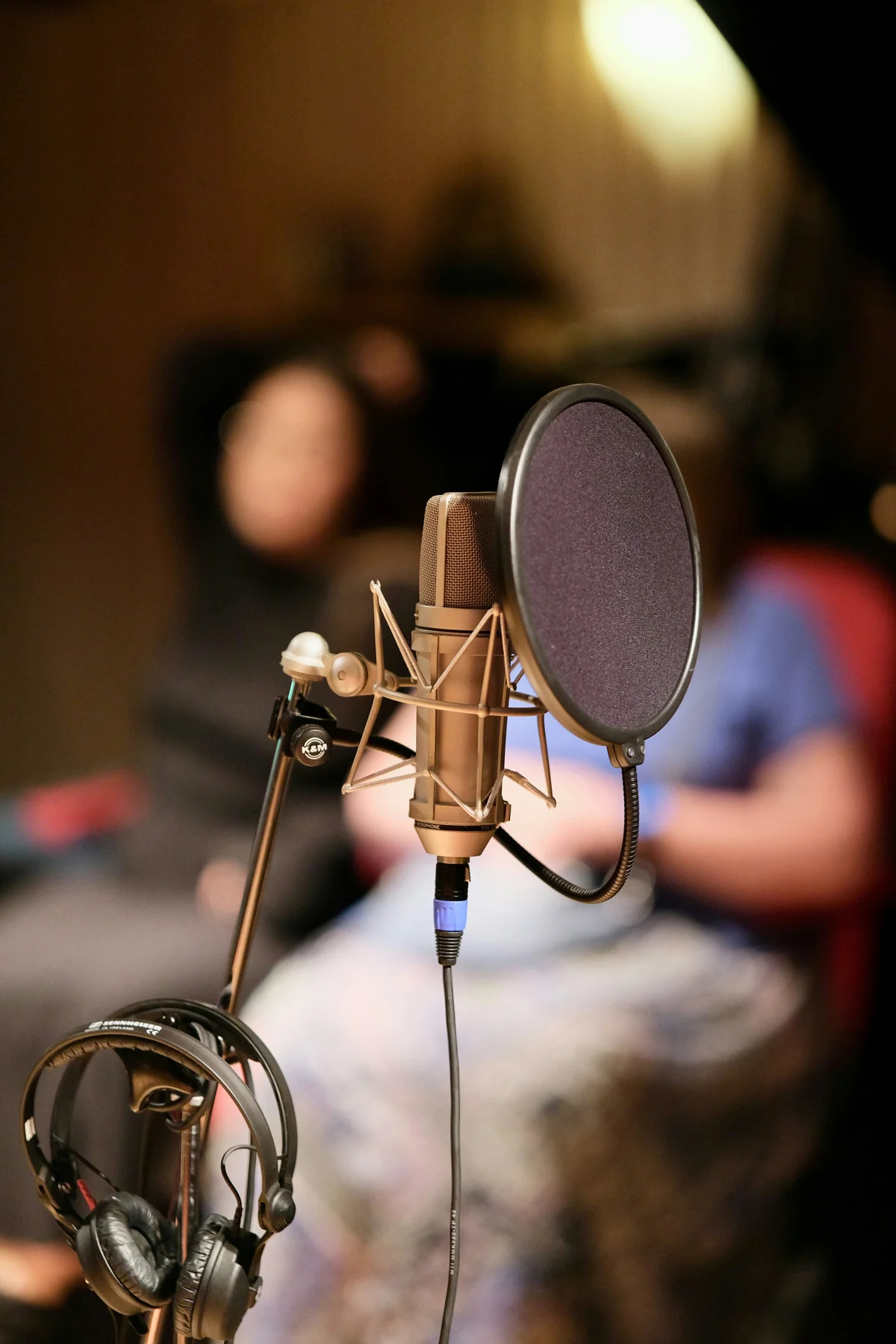 Micro de studio avec filtre anti-pop et casque